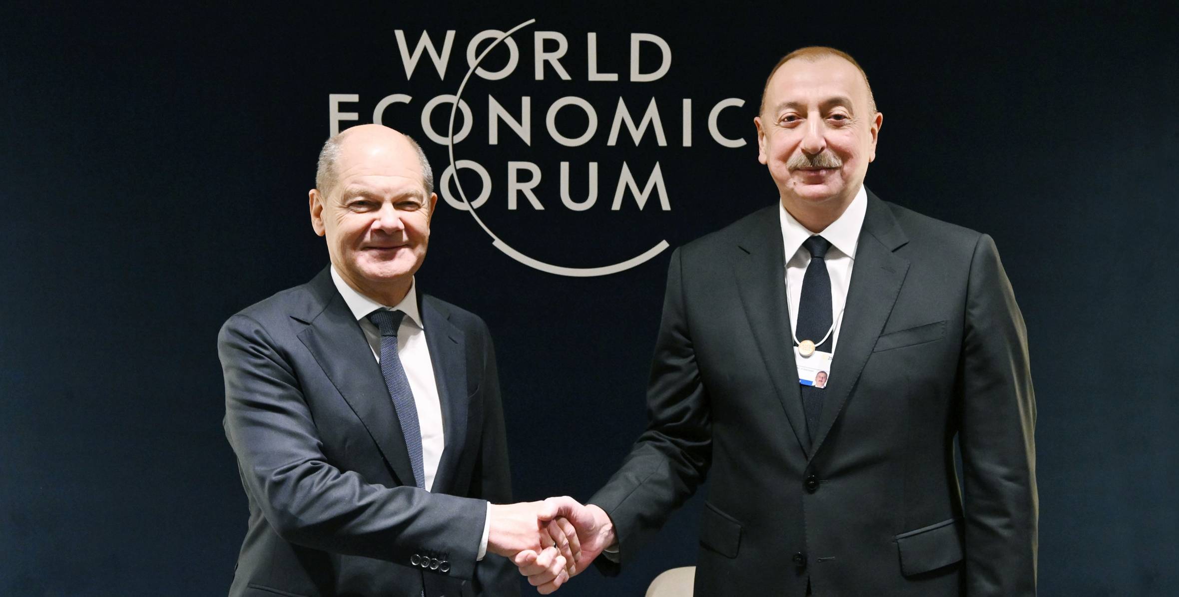 Präsident Ilham Aliyev traf sich in Davos mit Bundeskanzler Olaf Scholz Xeber basligi