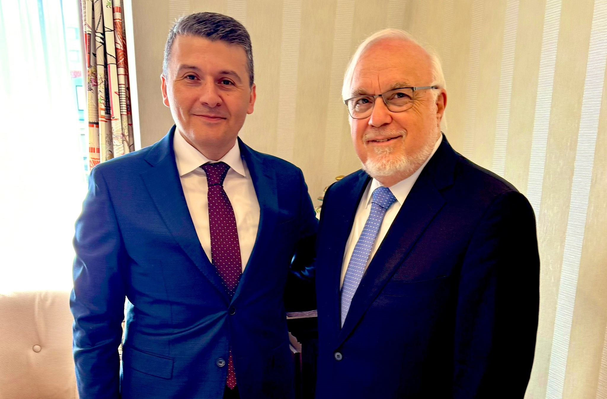 Səfir Nəsimi Ağayev Simon Vizental Mərkəzinin direktor müavini Abraham Kuper ilə görüşüb Xeber basligi