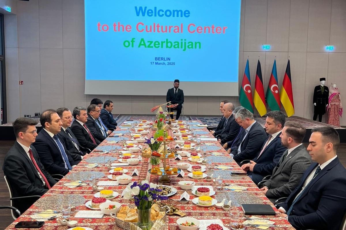 Berlindəki Azərbaycan Mədəniyyət Mərkəzində iftar mərasimi təşkil olunub Xeber basligi